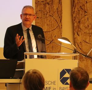 Prof. Dr. Andreas Wirsching setzte sich mit der ambivalenten Beziehung zwischen Faulhaber und den Juden auseinander.